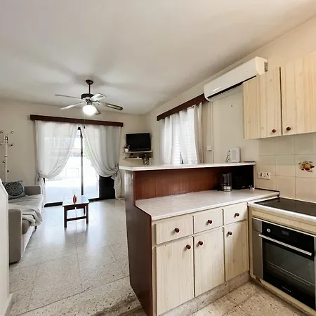 בית נופש Sea Gem Townhouse Meneou