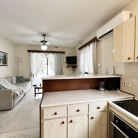 Sea Gem Townhouse בית נופש Meneou