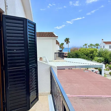 בית נופש Sea Gem Townhouse Meneou