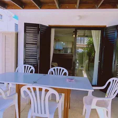 Sea Gem Townhouse בית נופש Meneou